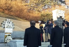 박정희 참배, 문재인이 달라진 이유