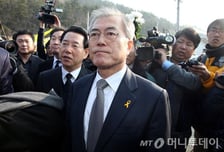 [현장+]'환대'도 '냉대'도 없었던 문재인의 팽목항 방문