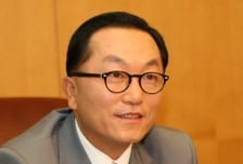 박현주 "규제로 금융산업 역동성 떨어져있다" 지적 