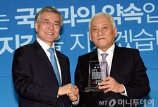 [뷰300]노영민이 끌어낸 김한길? 野 막후에 무슨일이