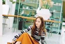 크리스탈 가을 화보, 스니커즈로 편안하게