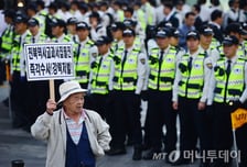 [뷰300]왼손잡이 기자와 '올바른' 교과서