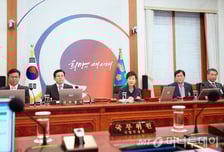 포퓰리즘의 또다른 얼굴 '국민투표제 민주주의'