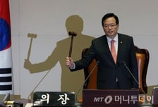 [뷰300]"나를 설득하지 못하겠다"던 정의화, 4시간만에…