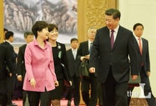 中관광객 비자수수료 면제해준 韓…'비자완화' 韓만 뺀 中