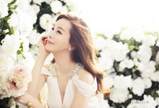 김정은 웨딩화보 공개, 화려한 웨딩드레스 '눈길'