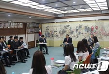 "당장이라도 '실무수습' 그만두고 싶지만…"