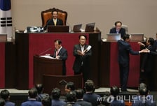[기자수첩]'국회무용론' 아닌 '여당무용론'