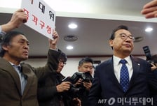 [현장+]독설 터진 이정현, 대권주자들 싸잡아 비난