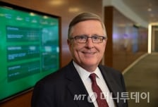 530조 글로벌운용 CEO "미래예측 투자가 되레 역효과" 