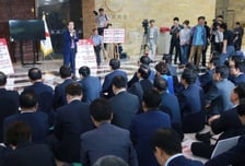 [the300 레터]한국당의 '쇼통'과 '쇼잉' 그리고 '쇼당'