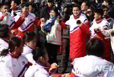 '평화' 남고 사라진 '올림픽', 외교무대 된 평창의 모순