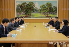 협상은 시작됐다…'비핵화'와 '체제보장' 놓고 신경전 예고