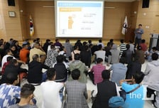 [MT리포트] "한달에 100만원에 버는데 난민소송에 200만원"