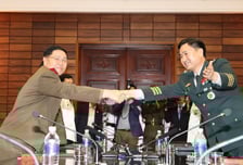 대화 이어가고 있지만···군사분야 난제 가득