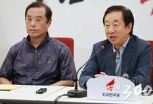 [the300레터]김성태 원내대표의 '팀킬'