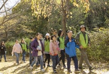 장애인들과 걷는 코오롱 삼남길, 1km마다 행복 적립