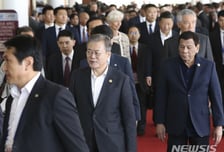 G20 '거인들의 전쟁' 뚫을 文대통령 비밀병기, 평화 그리고…