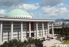 [MT리포트]"춤 안추면 XX년"…'92년생 김지영 비서'의 하루