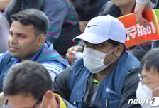 [MT리포트]"필요해 불렀으면, 똑같이 대우해야"…민주당이 본 '외국인 근로자'