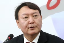 [검블리]윤석열 검찰총장에 '꽃' 대신 '엿'을 …"같은 사람들?"