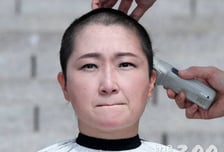 [야시시(野視視)]무소속 이언주의 삭발, 한국당은 왜 못했나