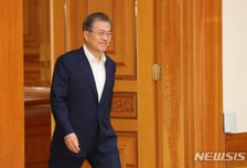 [춘추관]빨라지고 화내고…文대통령이 불안한 이유