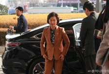 [검블리]'지각 출근' 추미애, 30분 빨리 출근했던 조국