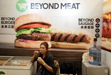 햄버거 이어 치킨까지...미국에서 대세가 된 '가짜고기'