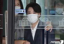 '죽어야 사는 여자'…'코미디언'보다 '정치인'을 택한 윤희숙