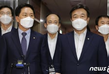 한달 늦춰진 '시한폭탄' 언론중재법…'뇌관' 징벌적 손배 운명은