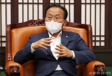 윤재옥, '고승범 가계부채 드라이브' 제동…코인 신고도 "연장"