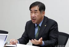 예산 '열쇠' 쥔 맹성규…"'추가 재난지원금' 당 방침에 맞춰 편성"