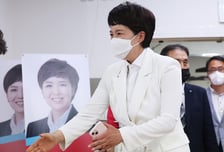 혼자만 살아남은 남자, 혼자만 죽은 여자