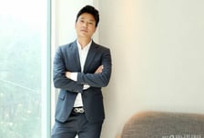 악랄한 사기꾼들이 호의호식하는 세상에 '빡친' 그 변호사의 사기꾼 추적기