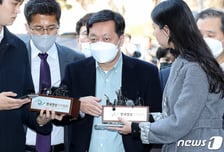 與 "민주당, 정진상이 '이재명 방탄 실장'인지 고백해야"