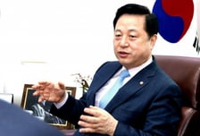 '이재명 지킴이' 김두관 "외연 확장 통해 총선 과반 승리가 목표"