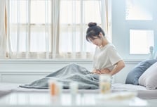 욱신욱신 생리통, 언제 병원 가지? 산부인과 교수가 콕 집은 증상 보니