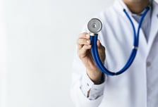 의사·한의사 어쩌다…"한방사" vs "양의사" 서로 비아냥