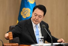 尹대통령 지지율 35% 유지…국민의힘 34%·민주당 34% 동률