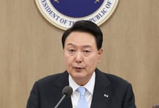 尹대통령 지지율 38.7%…3주 만에 하락세 멈췄다