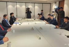 '의대 정원' 놓고 복지부와 마주 앉은 의협…"이기주의 취급 말아라"