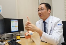 "어깨 힘줄 파열, 수술 대신 '콜라겐 주사'로 회복" 세계가 주목한 젊은 의사