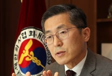 의사들 분열…"의대정원 확대 못참아" 이필수 의협 회장 탄핵 발의