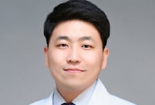 "엄마가 원래 저렇게 걸었나"...'파킨슨병' 의심해야 할 특징 넷