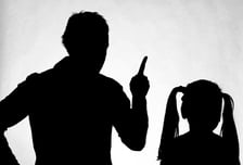 살 쭉쭉 빠지고 "머리 아파"…부모도 놓치는 아이 '우울증' 신호