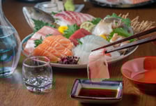 간 나쁜 중년男, 여름철 회·생굴 먹다간…치사율 50% '이 병' 경고