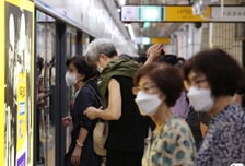 마스크 쓰면 '의심의 눈길'…'묻지마 범죄' 공포, 팬데믹 부채질하나