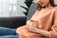 배 아프고 화장실 들락날락…자궁근종 환자 60%가 경험하는 이 증상