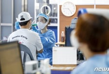 코로나 증가세 한풀 꺾였지만…'방역 대전환' 1주 더 검토